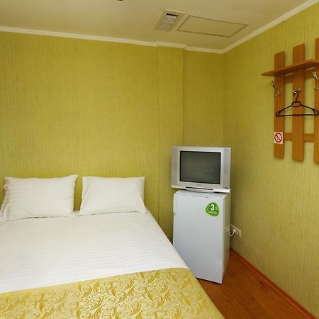 Tokyo Star Economy Hotel 敖德萨 外观 照片