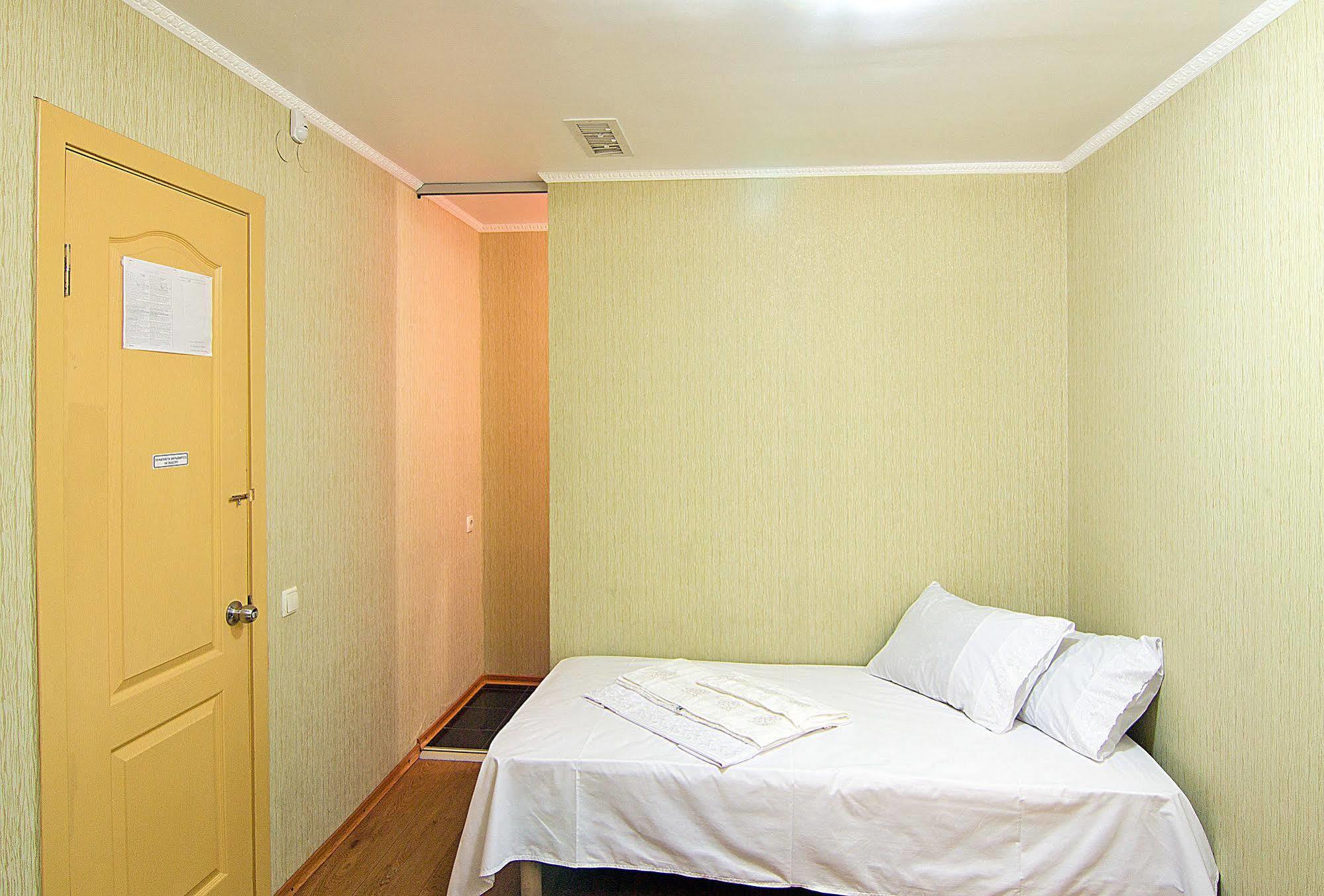 Tokyo Star Economy Hotel 敖德萨 外观 照片