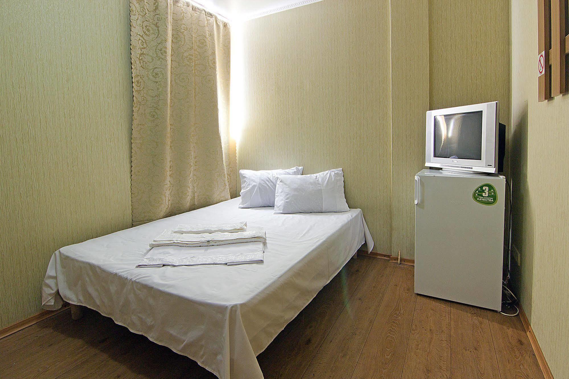 Tokyo Star Economy Hotel 敖德萨 外观 照片